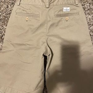 Vineyard Vines Boys 12-14 Khaki shorts